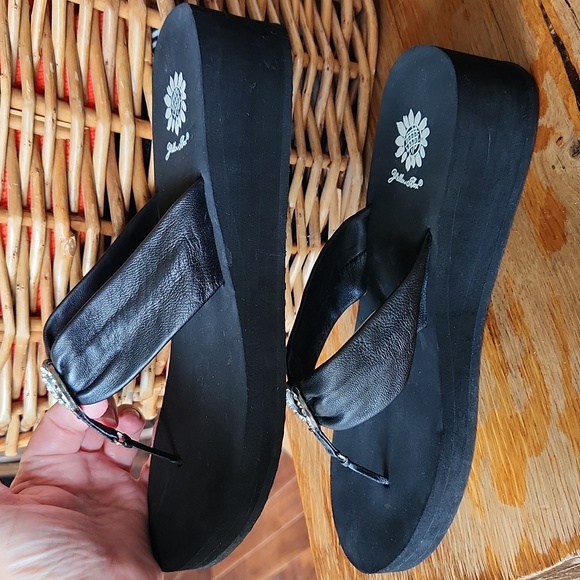 Rhinestone Yellow Box Wedge Flip- Flops sz 10 Black‎ Leather - Picture 6 of 12